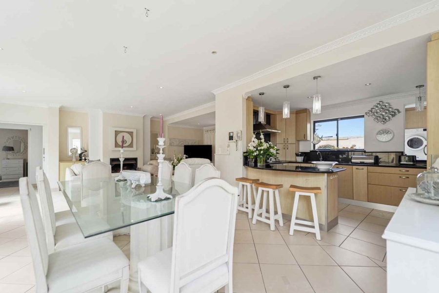 4 Bedroom Property for Sale in Sunset Links Western Cape